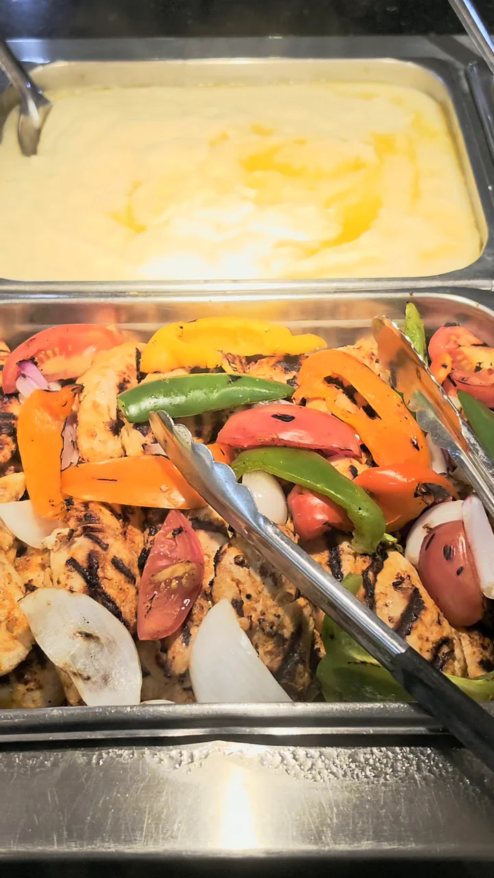 Grilled chicken and peppers on the buffet line